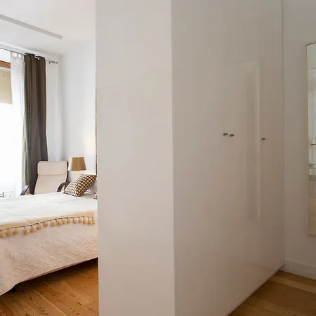 Apartment Downtown Brown By Homing